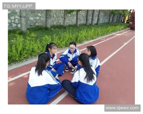 妍子沁足球宝贝带你领略绿茵场上的青春风采与激情魅力